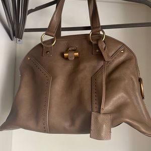 YVES SAINT LAURENT BAG IN GREAT CONDITION WITH DUST BAG. USED ONLY TWICE.